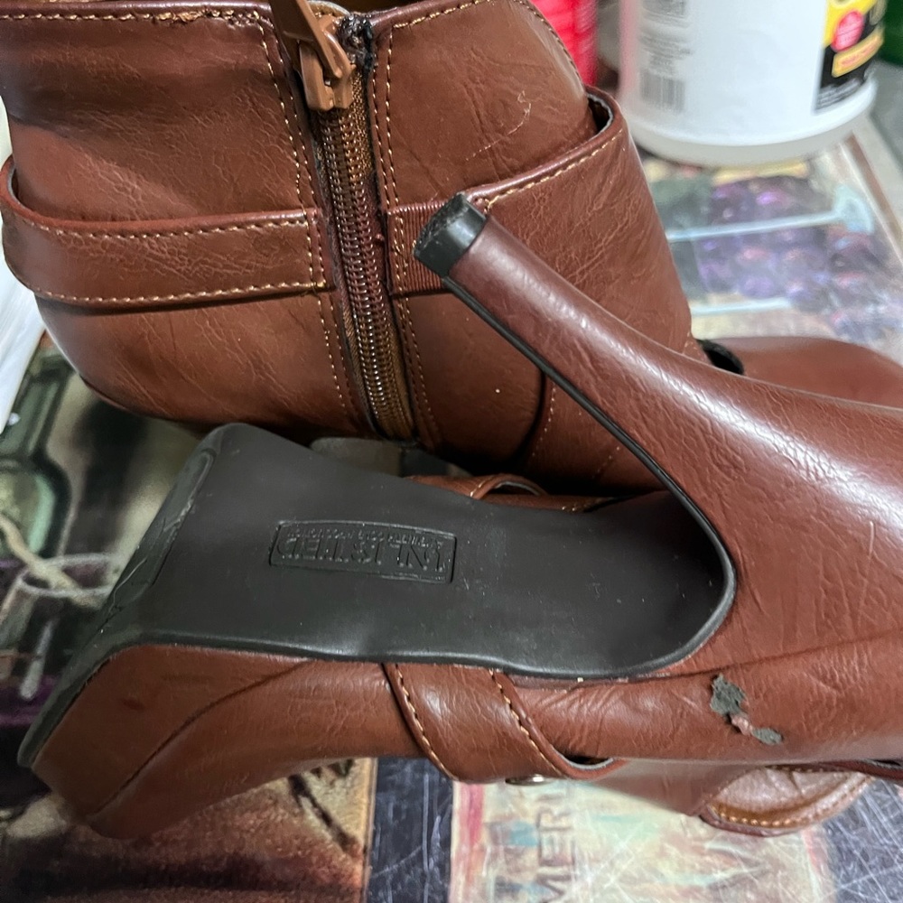Boots - Picture 4 of 4